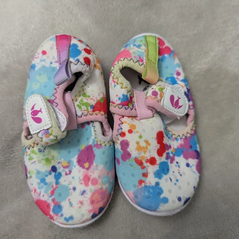 Ikiki Baby Water Shoes EUC Rainbow Soft Sole Size 142 Euro/7 Baby US Size Beach